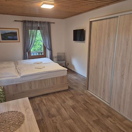 Penzion Hubert Mikulov v Krusnych Horach Ngoại thất bức ảnh